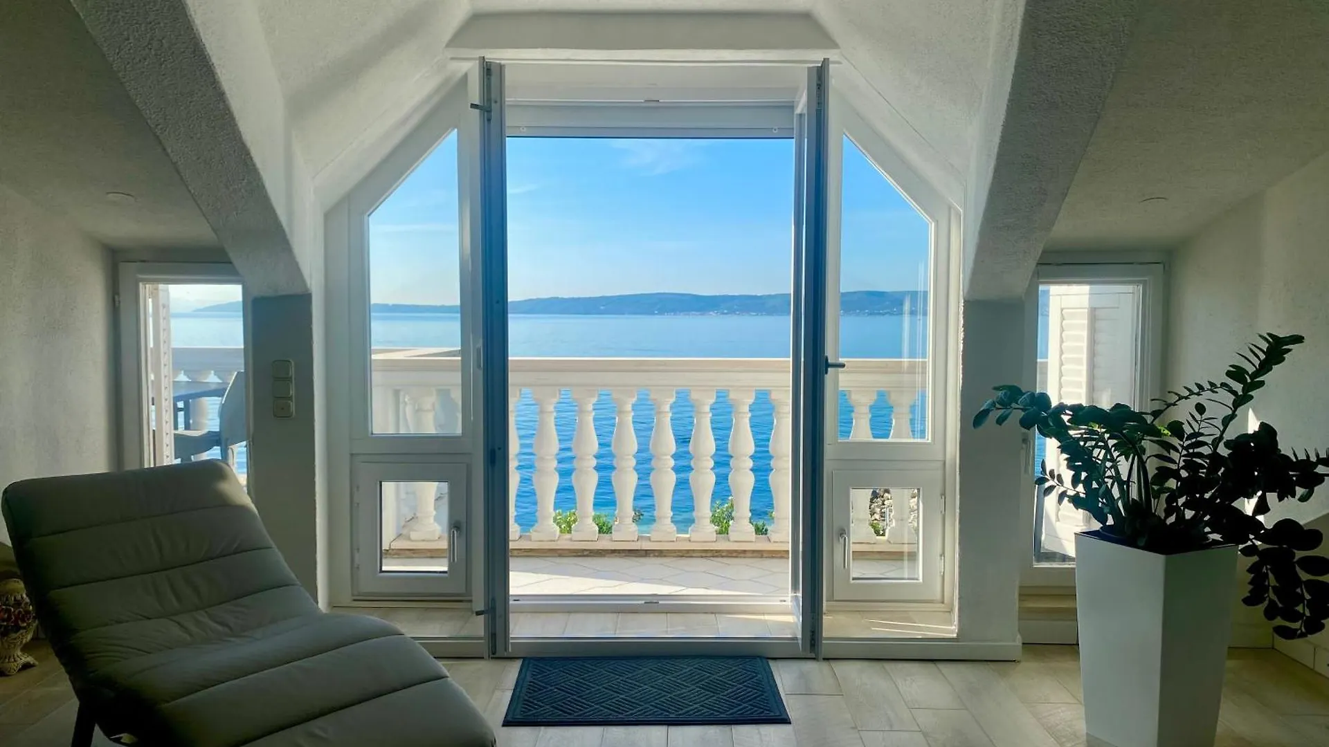 Villa Diana contacts