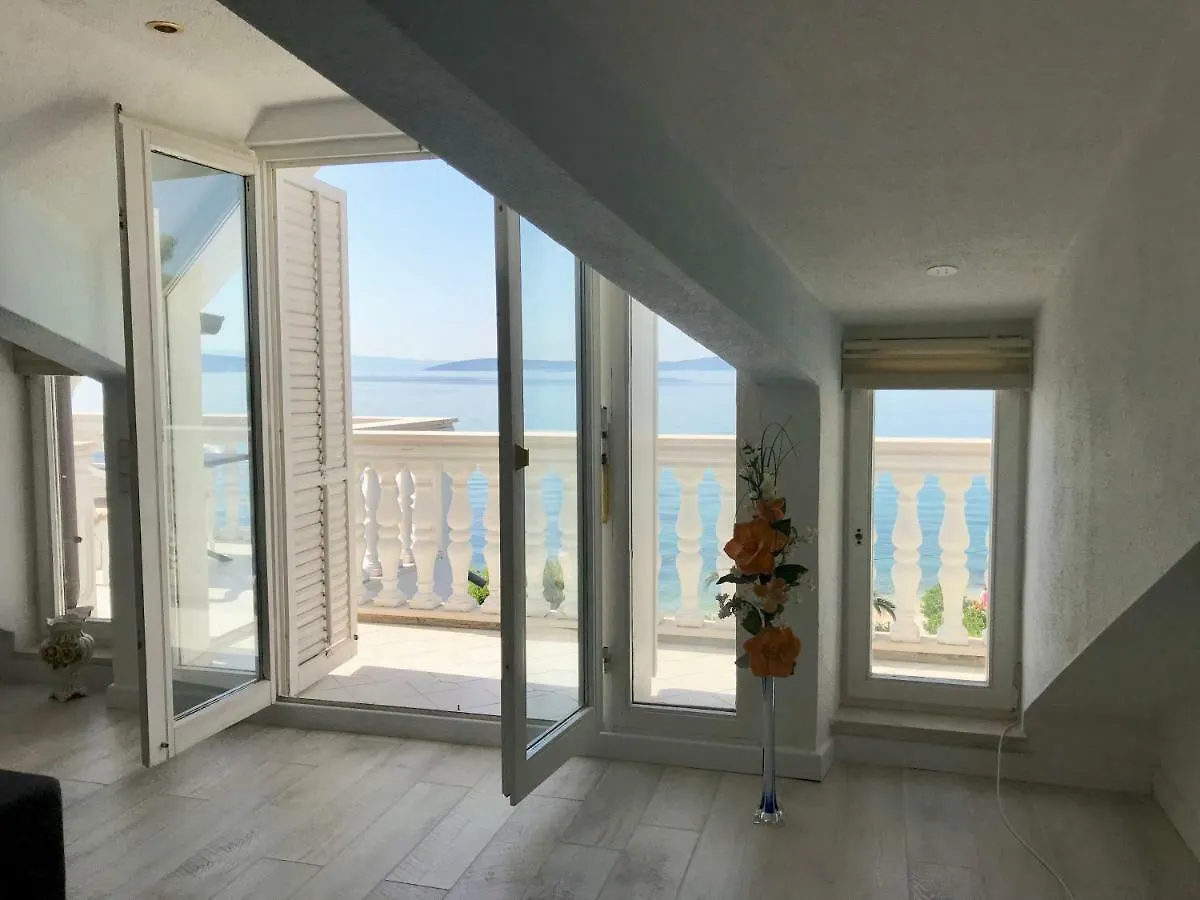 Apartment Villa Diana Kastela