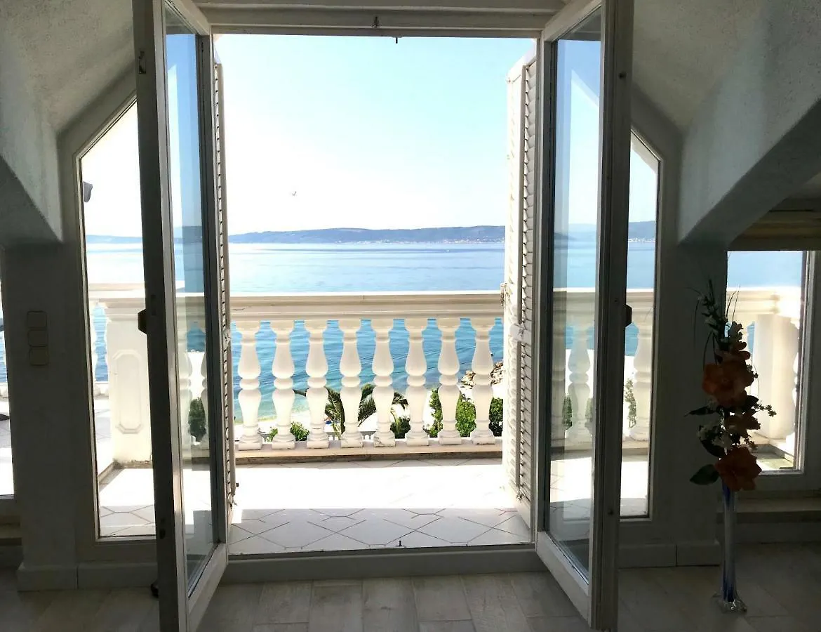 Apartment Villa Diana Kastela